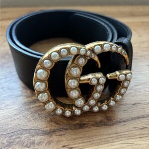Gucci women’s pearl leather belt